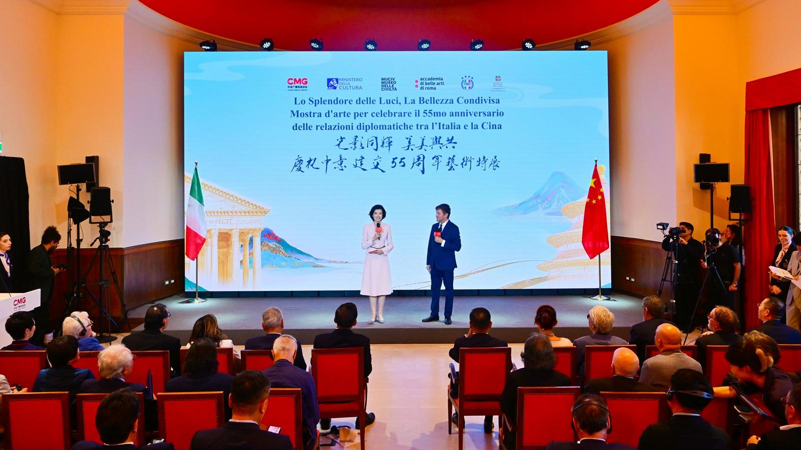 Wystawa artystyczna z okazji 55-lecia nawiązania stosunków dyplomatycznych między Chinami i Włochami w Rzymie