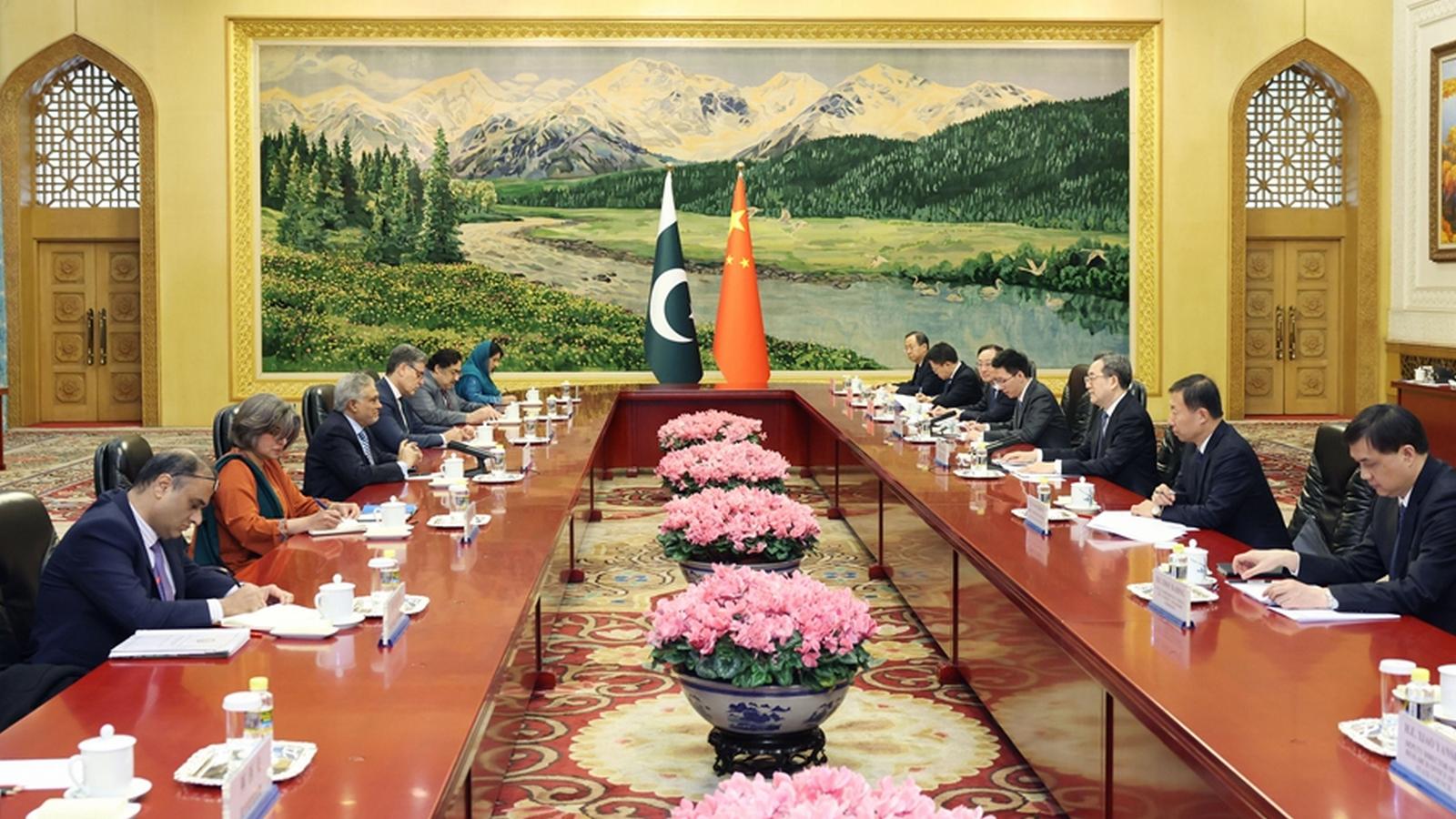 Ding Xuexiang spotkał się z wicepremierem i ministrem spraw zagranicznych Pakistanu