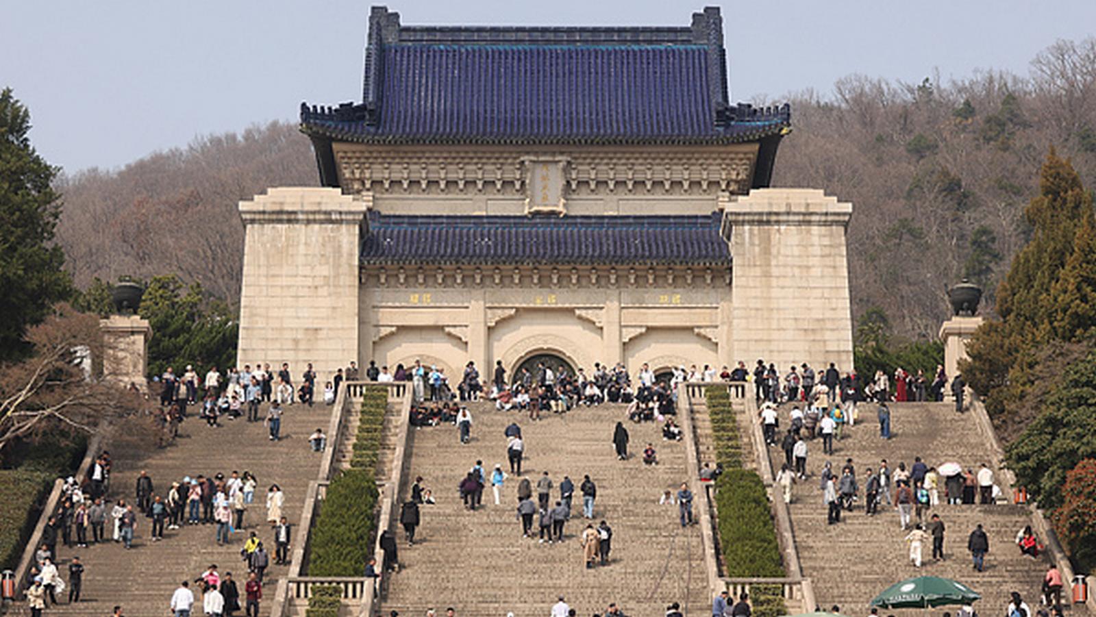 Cheng Li-wun na czele delegacji KMT złożyła wizytę w Mauzoleum Sun Yat-sena