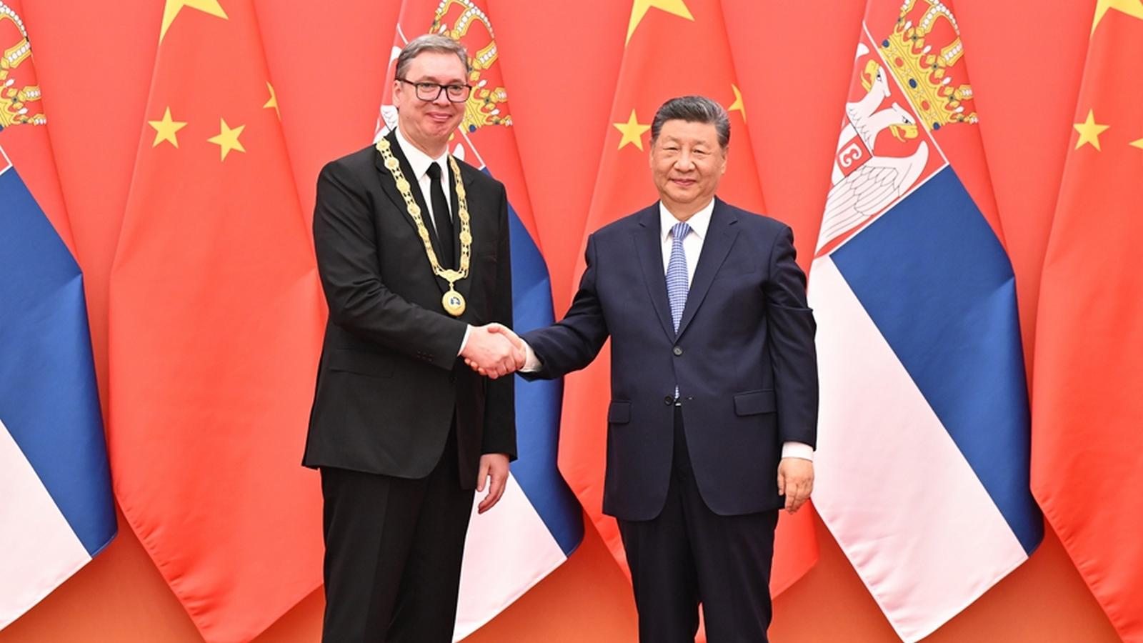 Xi Jinping wręczył prezydentowi Serbii Aleksandarowi Vučiciowi „Order Przyjaźni”