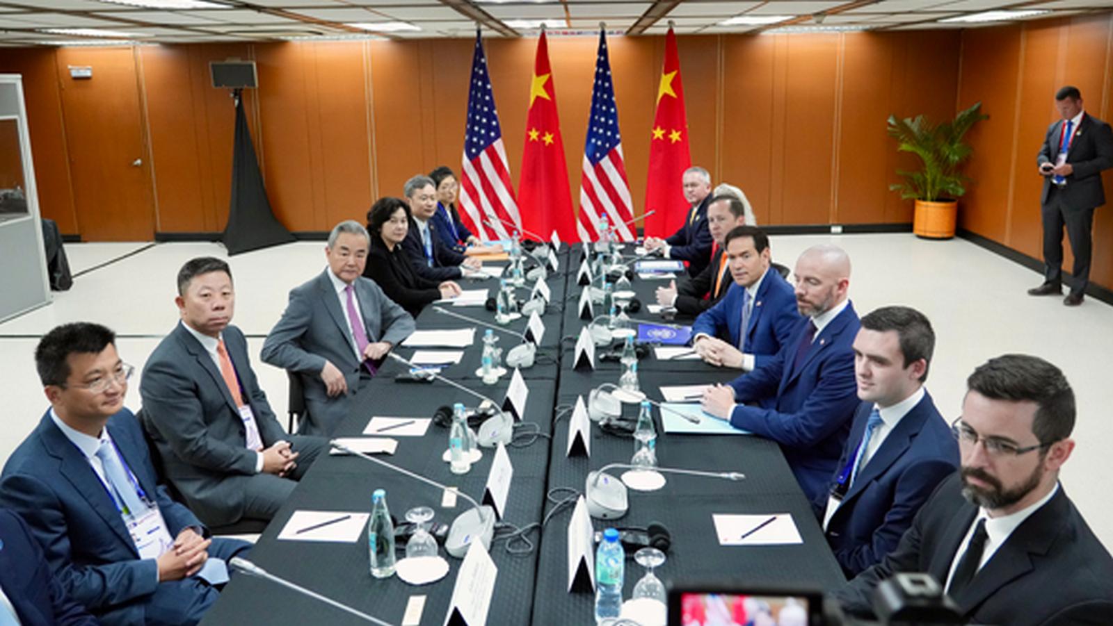 Wang Yi spotkał się z sekretarzem stanu USA Marco Rubio